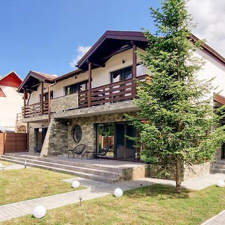 Nova Cervus Hotell Buşteni Exteriör bild